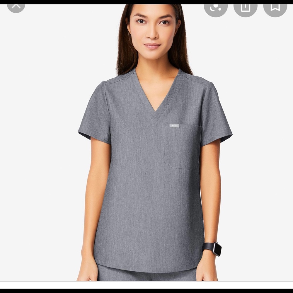 FIGS one pocket top- graphite